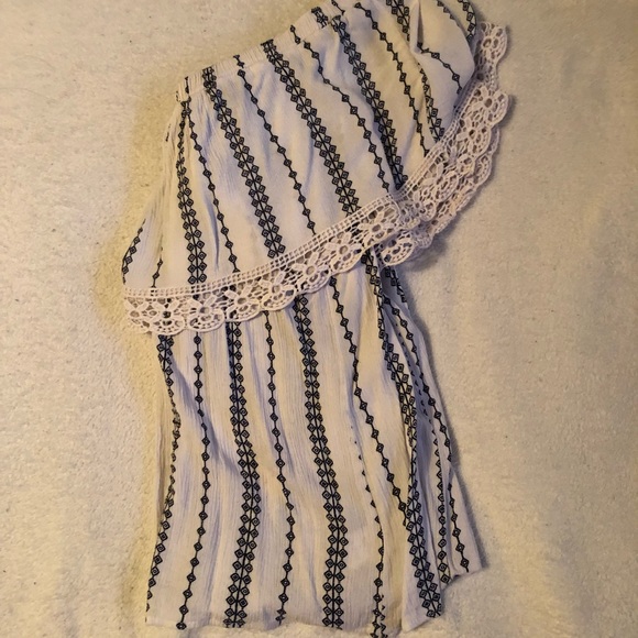 Off the shoulder top - Picture 2 of 2